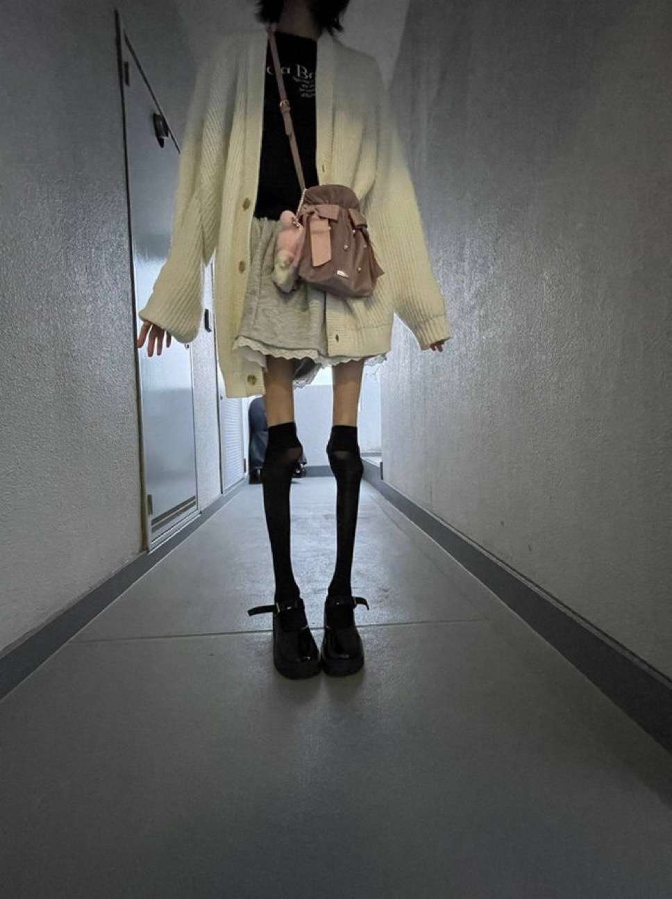 【画像】マンションの通路にこいつがいたらどうする?